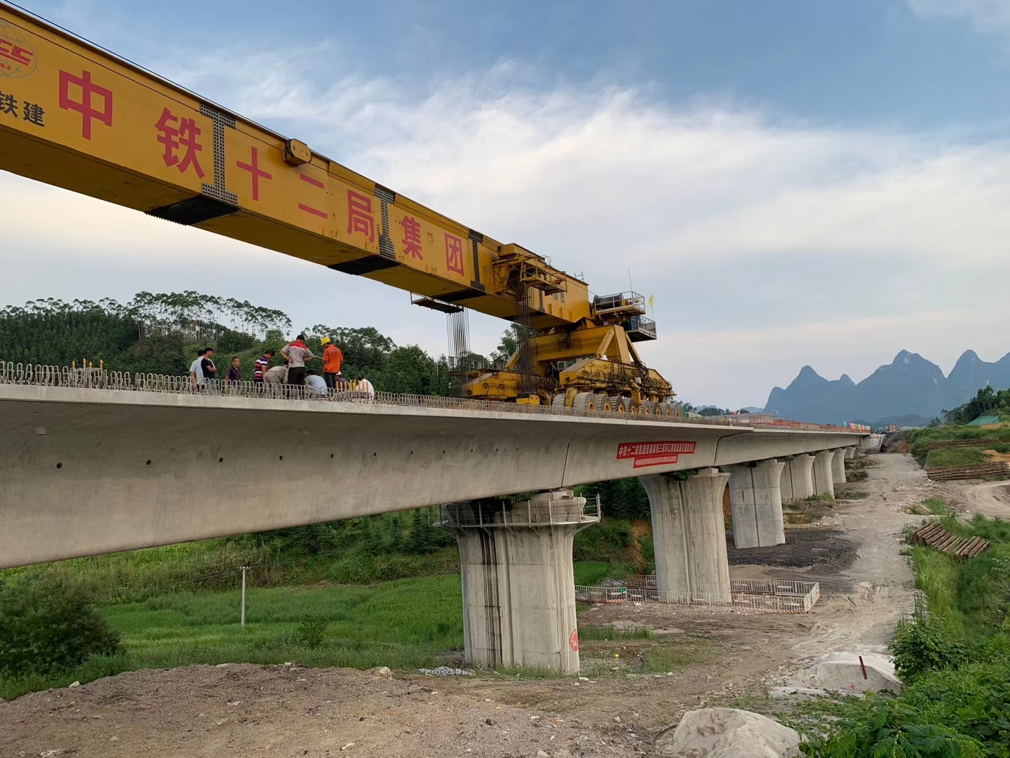 石柱预应力加固在公路桥梁施工应用